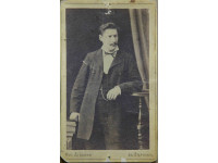 Фотопортрет мужчины. Фотография наклеена на фирменное паспарту фотографа Лейбина. Фото из коллекции А.Г. Воронова.
